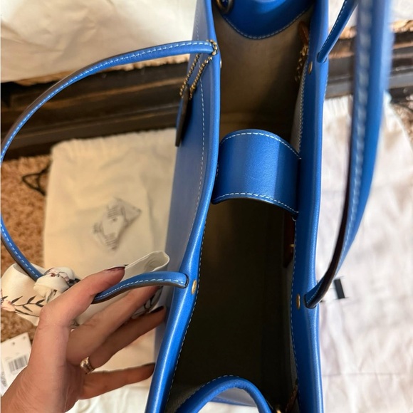 Coach Cashin 32 Leather Tote Bag - Blue Fin - Picture 8 of 11